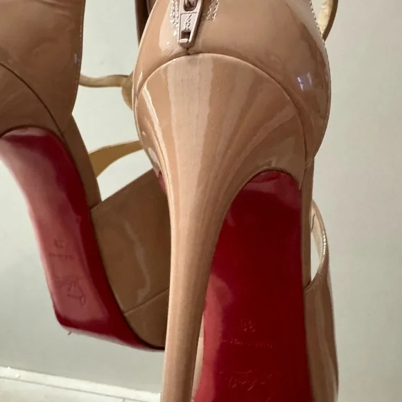 Tan Christian Louboutin size 38 made in Italy - Picture 3 of 5
